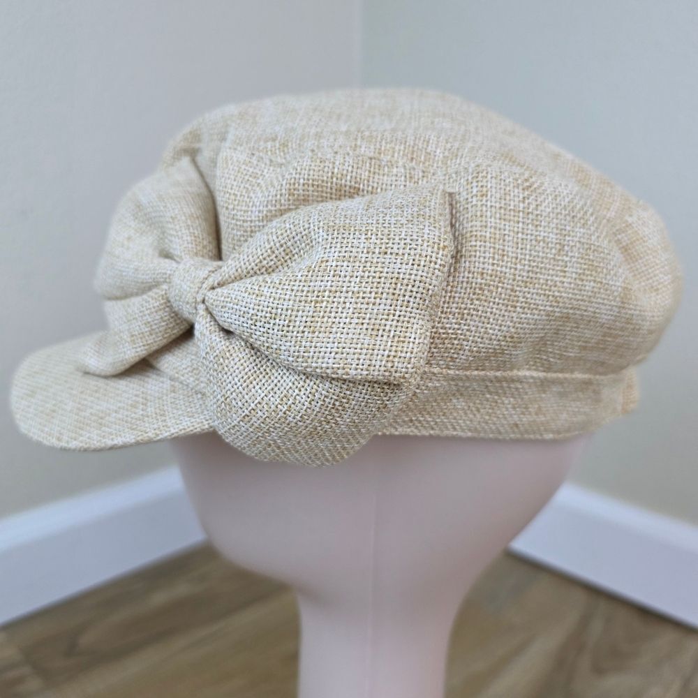 ☔️💜Vintage D&Y Cream Bow Adorned Newsboy Hat